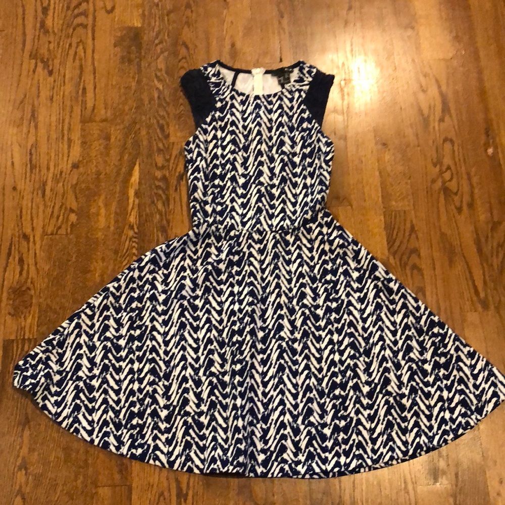 Aqua by Bloomingdales navy blue and white flare dress size XS